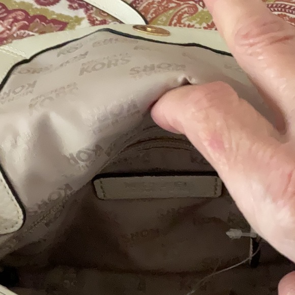 Michael Kors Cream color Crossbody Bag with Gold accents - Picture 5 of 10